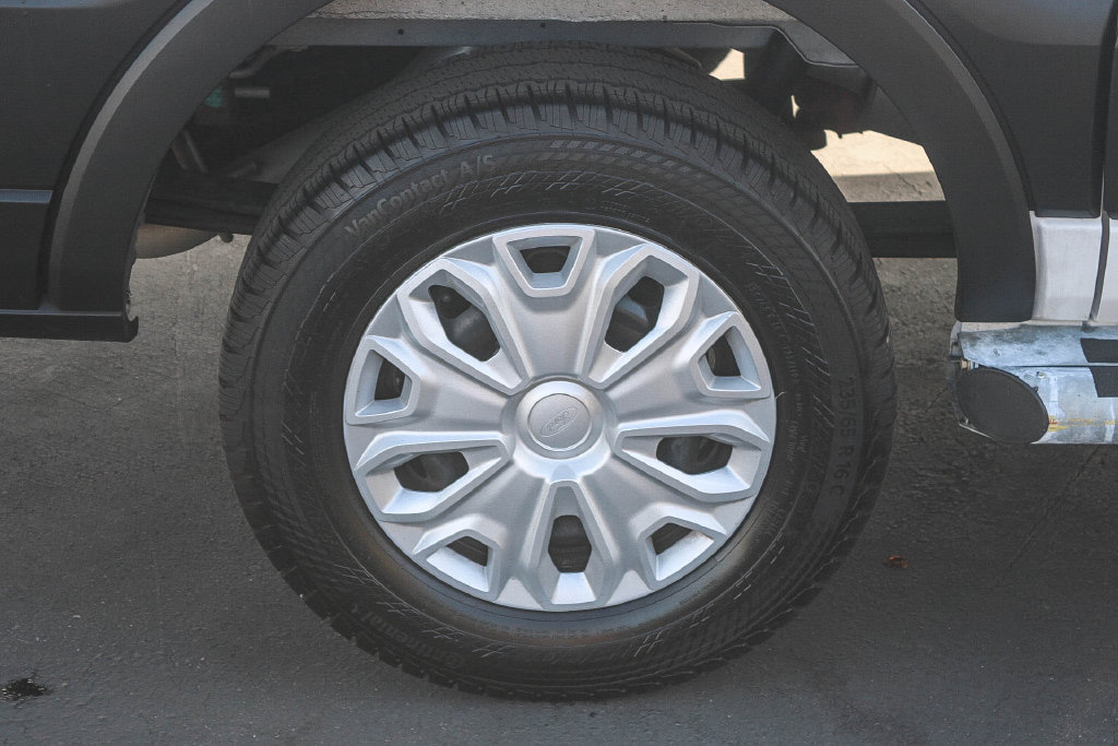 Certified 2025 Ford Transit 250 Low Roof w/ Exterior Upgrade Package RWD image 11