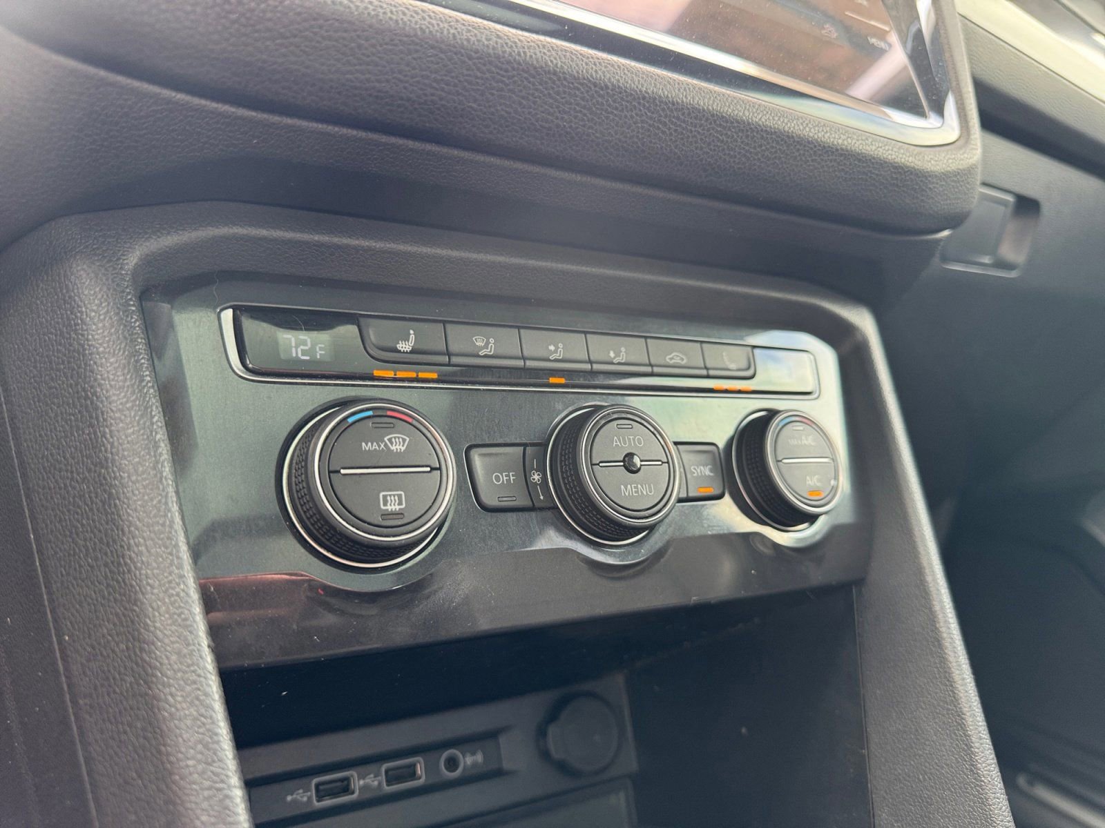 Used 2020 Volkswagen Tiguan SE R-Line image 24