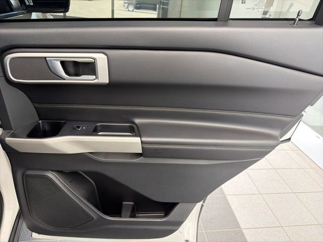 Certified 2022 Ford Explorer XLT w/ Equipment Group 202A image 12