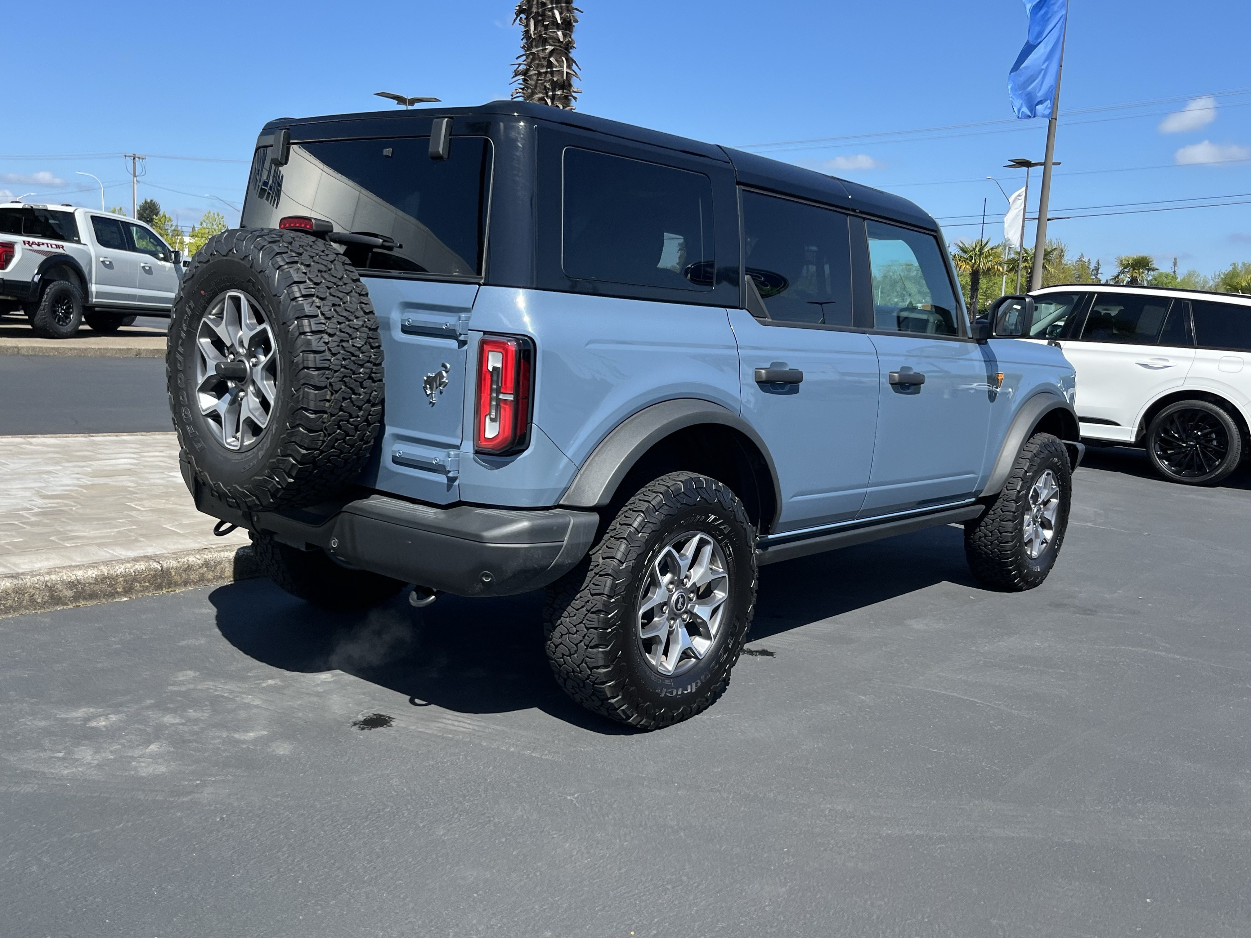 Certified 2025 Ford Bronco Badlands AWD/4WD image 3