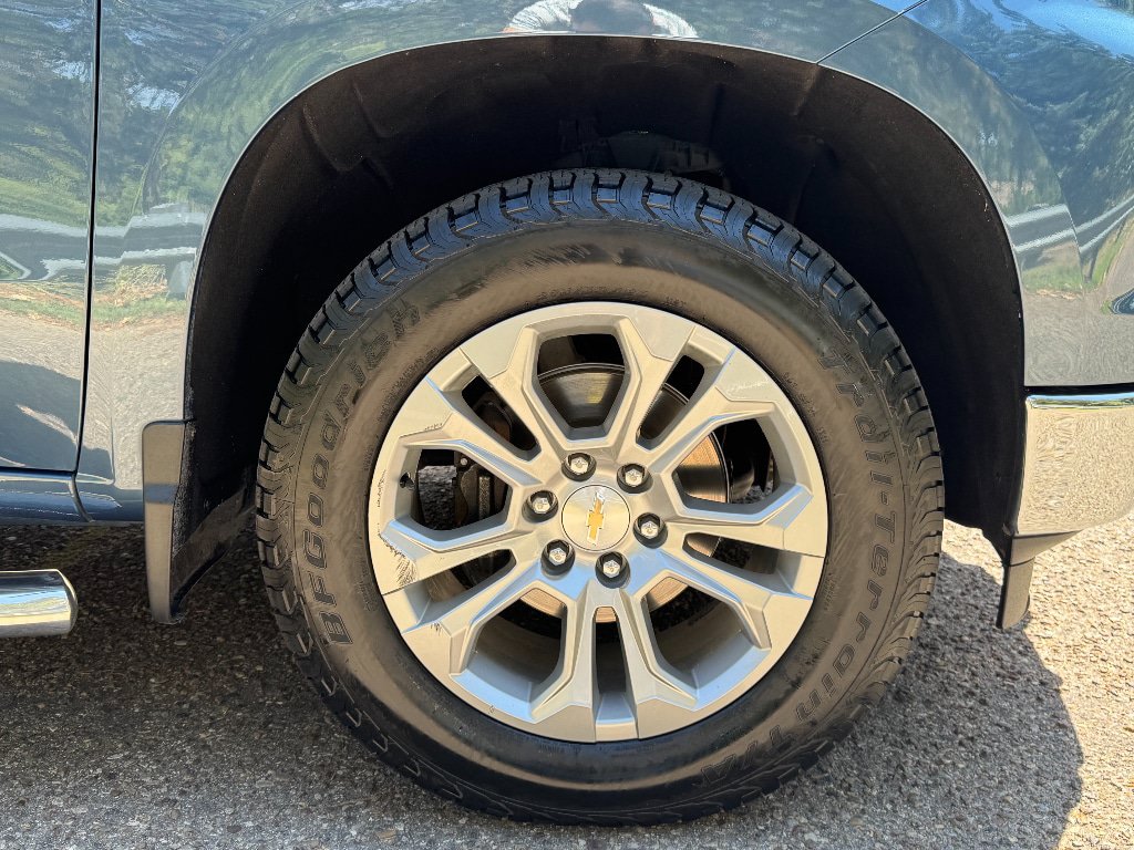 Used 2024 Chevrolet Silverado 1500 LTZ AWD/4WD image 4