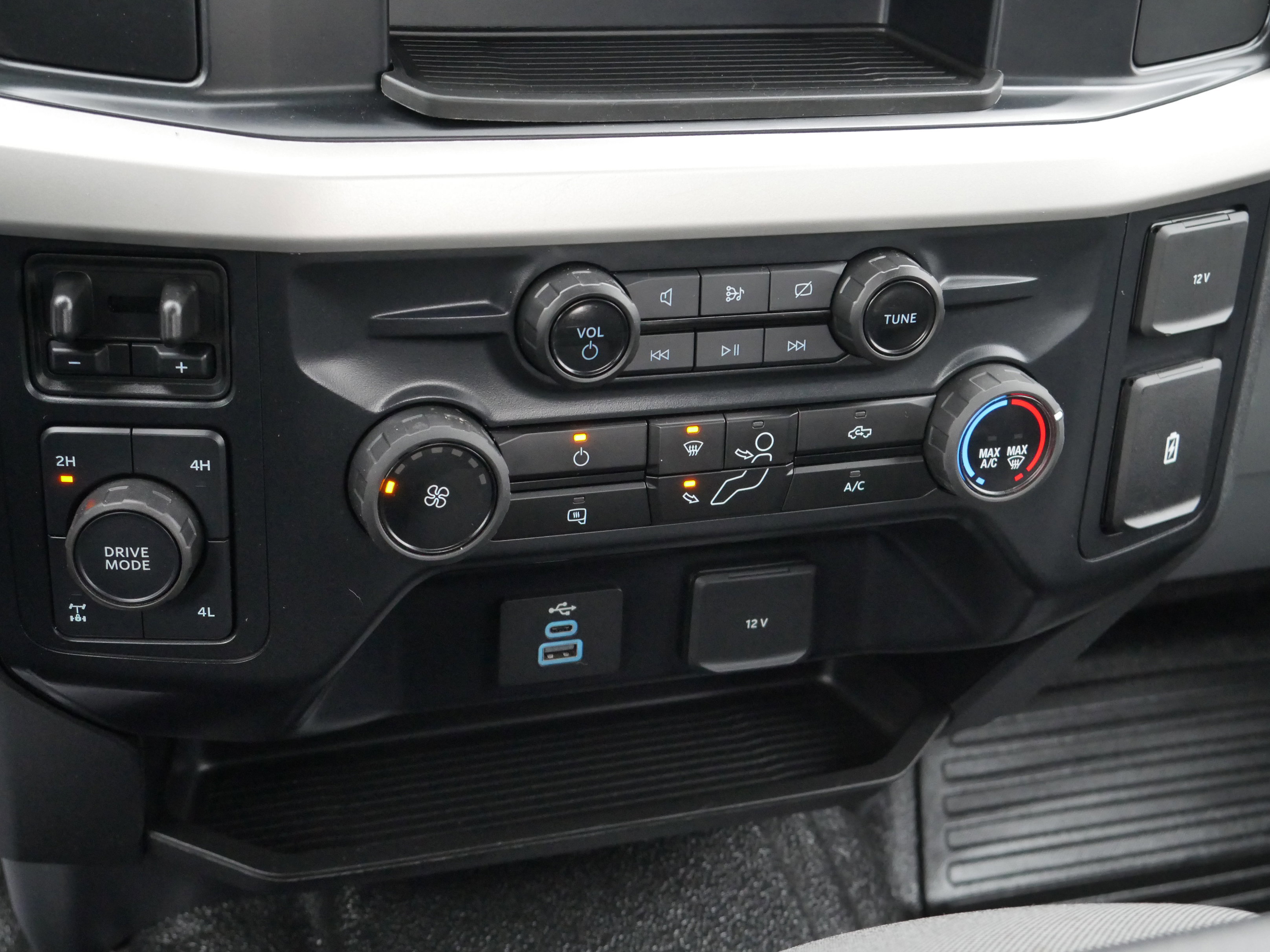 Certified 2024 Ford F250 XL w/ XL Chrome Package image 21