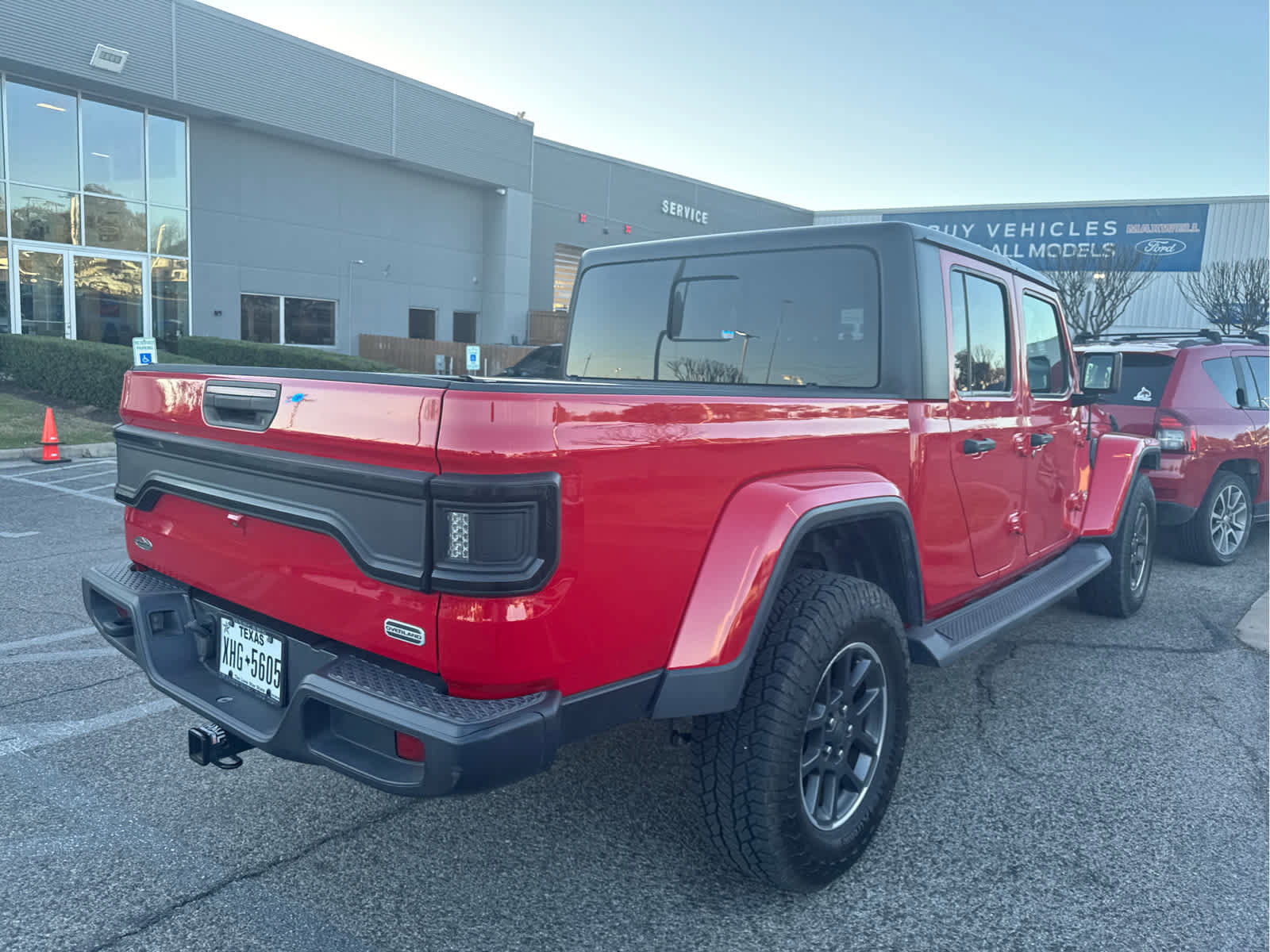 Used 2020 Jeep Gladiator Overland image 2