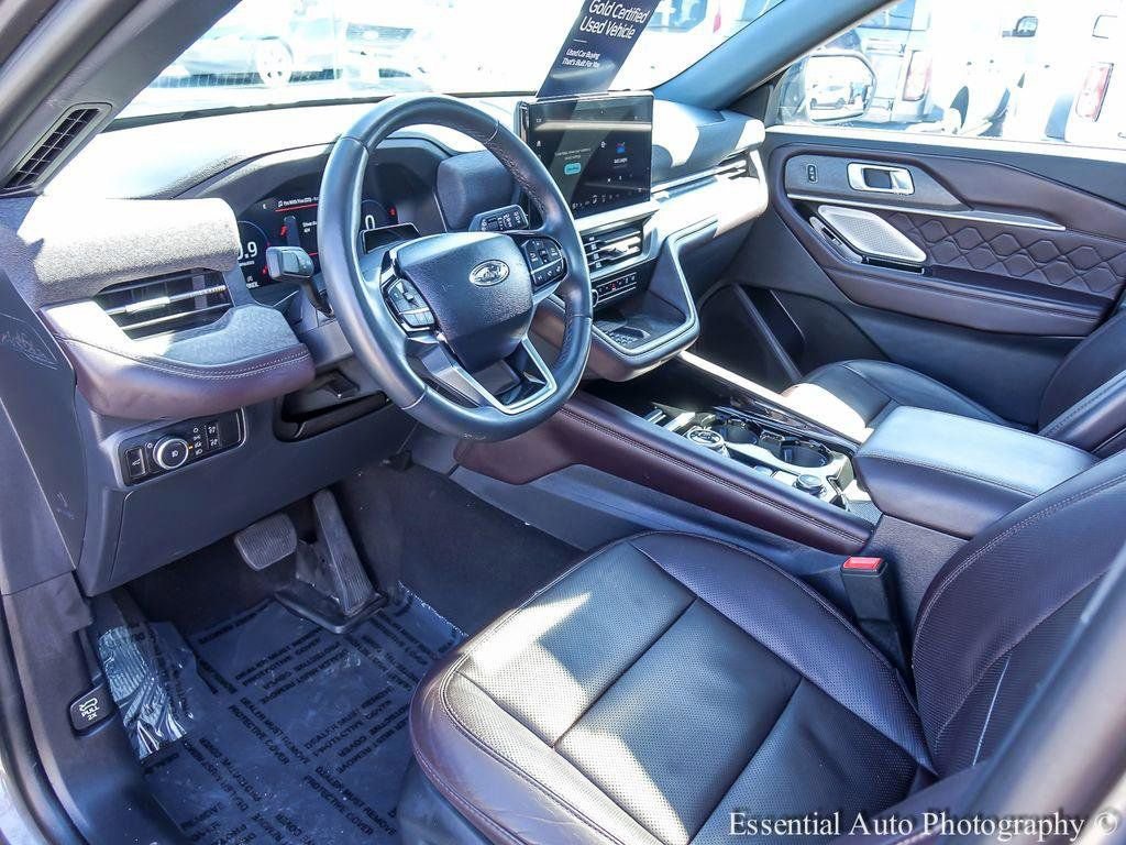 Certified 2025 Ford Explorer Platinum w/ LUX Leather Package image 10