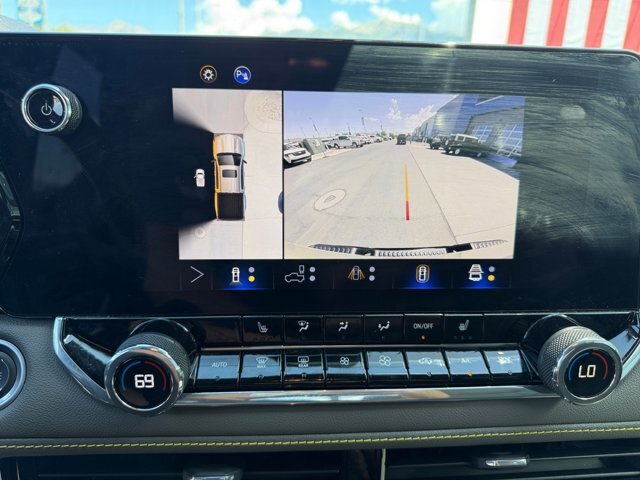 Used 2024 Chevrolet Colorado ZR2 w/ Technology Package AWD/4WD image 18