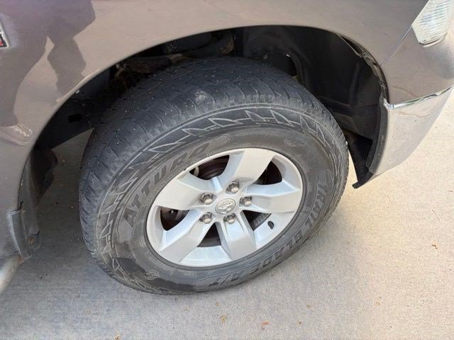 Used 2019 RAM 1500 Classic SLT AWD/4WD image 14