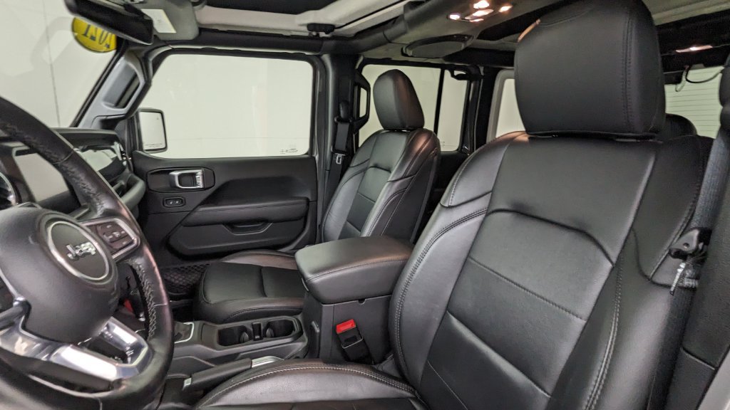 Used 2021 Jeep Wrangler Unlimited Sahara AWD/4WD image 2