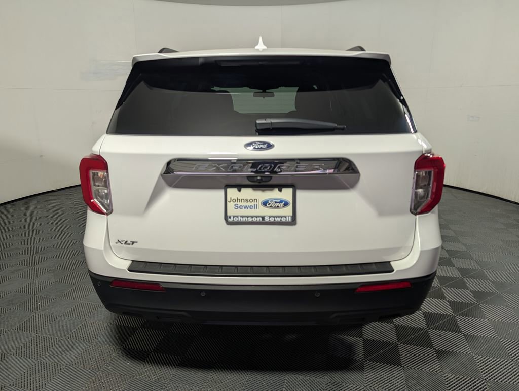 Certified 2022 Ford Explorer XLT image 4