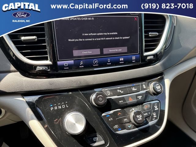 Used 2024 Chrysler Pacifica Touring-L FWD image 25