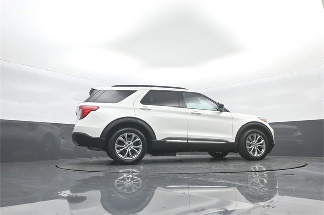 Certified 2021 Ford Explorer XLT w/ Equipment Group 202A image 33