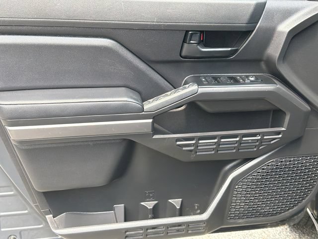 Used 2025 Toyota Tacoma SR5 AWD/4WD image 12