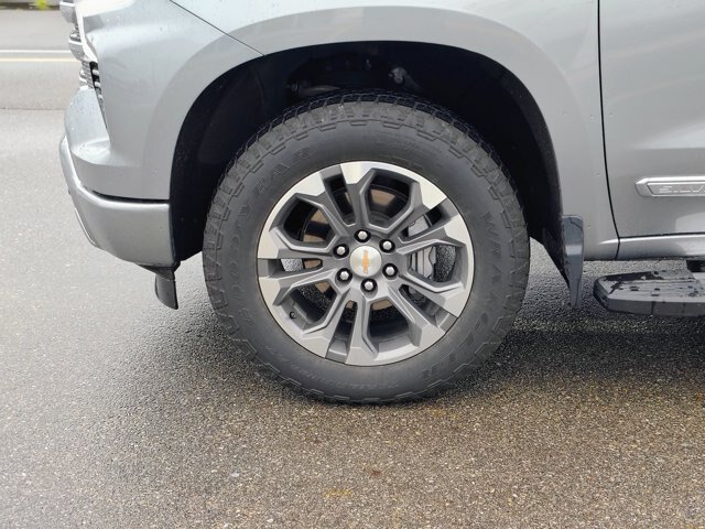 Used 2026 Chevrolet Silverado 1500 High Country AWD/4WD image 9