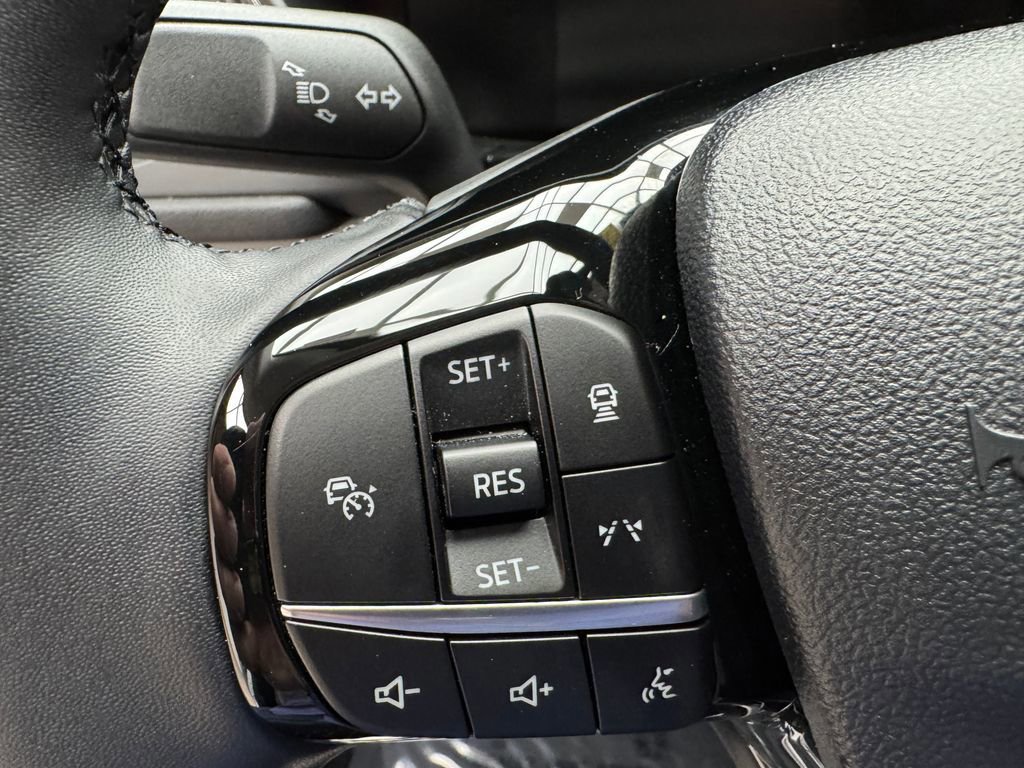 Certified 2025 Ford Escape SE FWD image 16