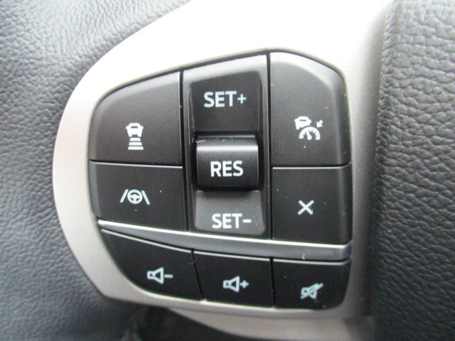 Certified 2023 Ford Explorer XLT w/ Equipment Group 202A AWD/4WD image 11