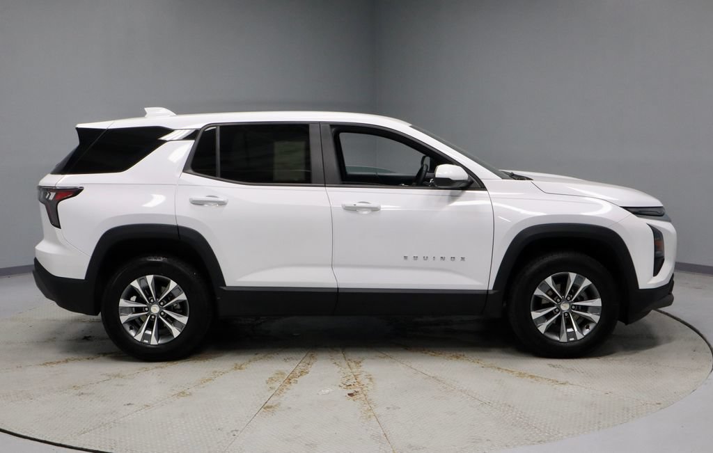 Used 2025 Chevrolet Equinox LT AWD/4WD image 12