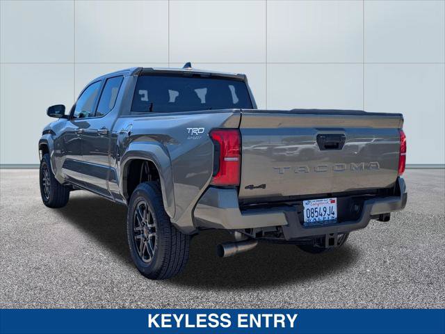 Used 2025 Toyota Tacoma TRD Sport AWD/4WD image 3