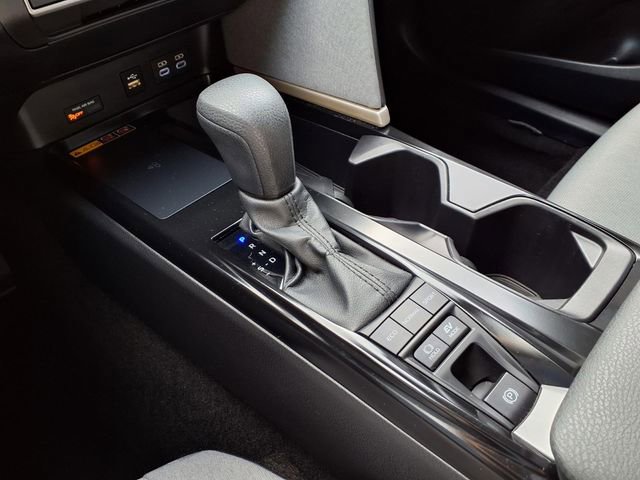 Used 2025 Toyota Camry LE w/ Convenience Package FWD image 8