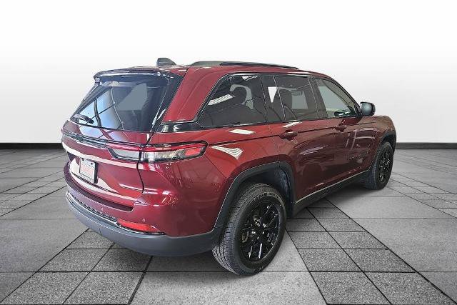 Used 2024 Jeep Grand Cherokee Altitude AWD/4WD image 5
