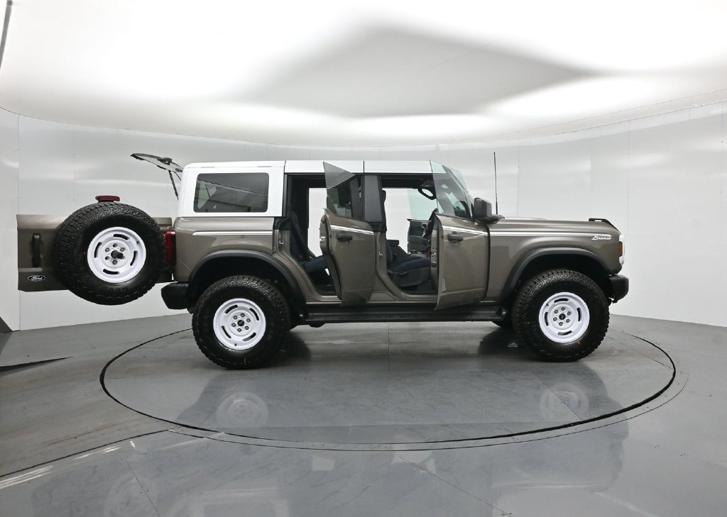 Certified 2026 Ford Bronco Heritage Edition AWD/4WD image 4