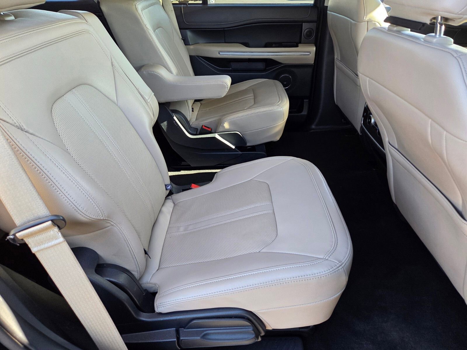 Certified 2024 Ford Expedition Limited image 16