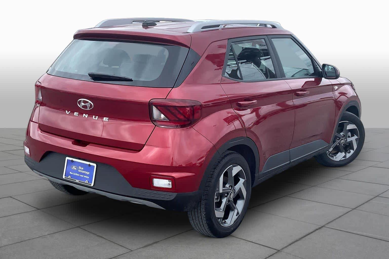 Used 2024 Hyundai Venue Limited FWD image 12