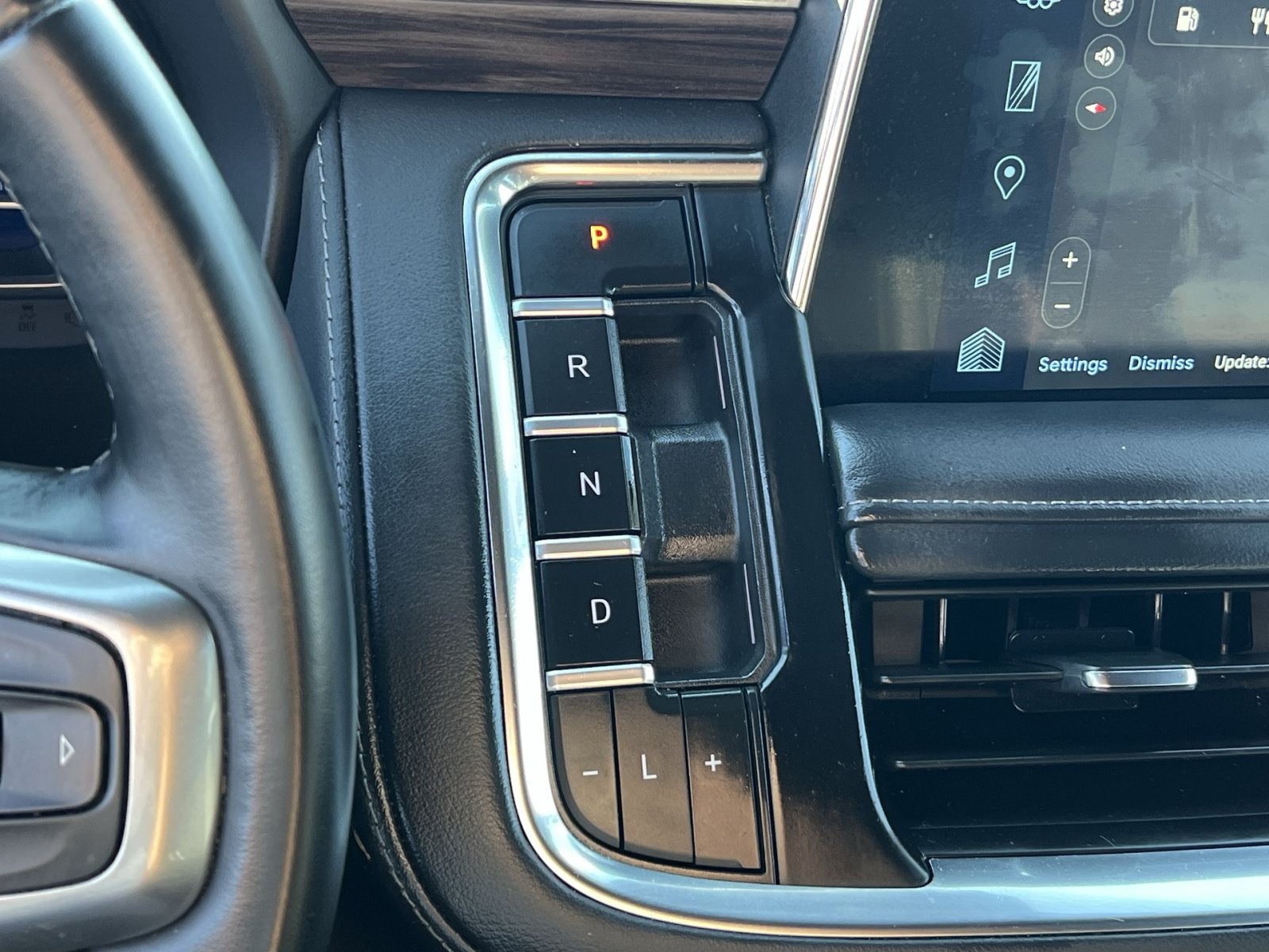 Used 2024 Chevrolet Tahoe LT AWD/4WD image 22