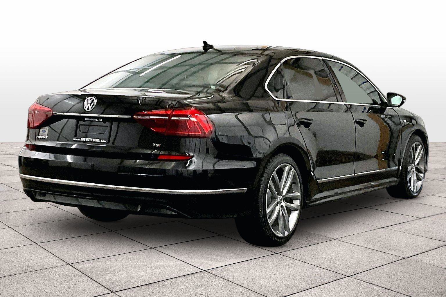 Used 2017 Volkswagen Passat 1.8T R-Line image 11