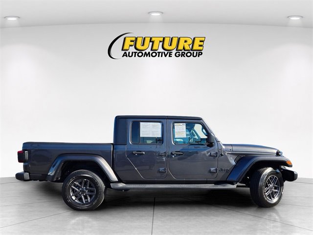Used 2021 Jeep Gladiator Sport image 2
