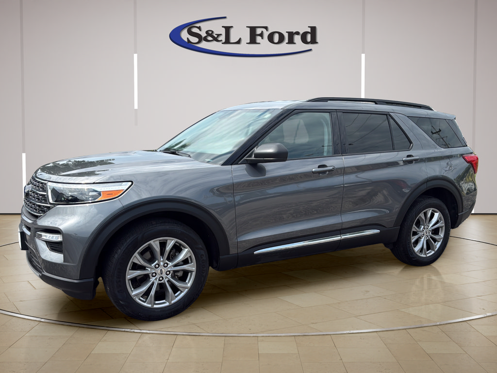 Certified 2023 Ford Explorer XLT w/ Equipment Group 202A AWD/4WD image 2