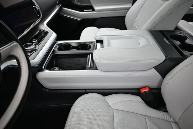 Certified 2025 Ford Expedition Platinum AWD/4WD image 28