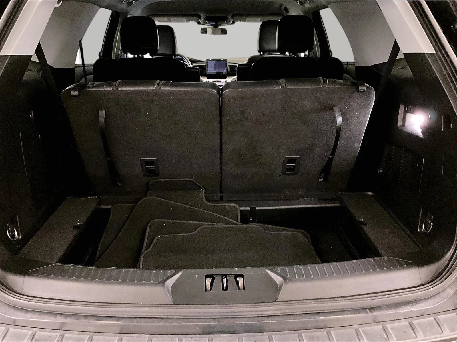 Certified 2022 Ford Explorer XLT w/ Equipment Group 202A AWD/4WD image 34