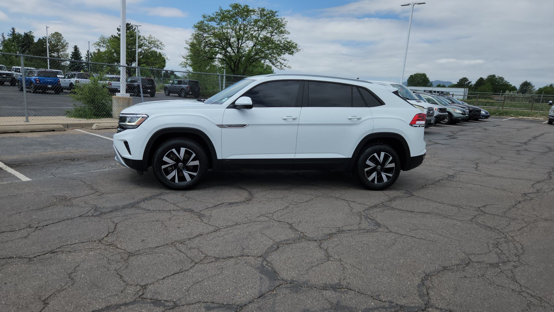 Used 2022 Volkswagen Atlas Cross Sport SE FWD image 6
