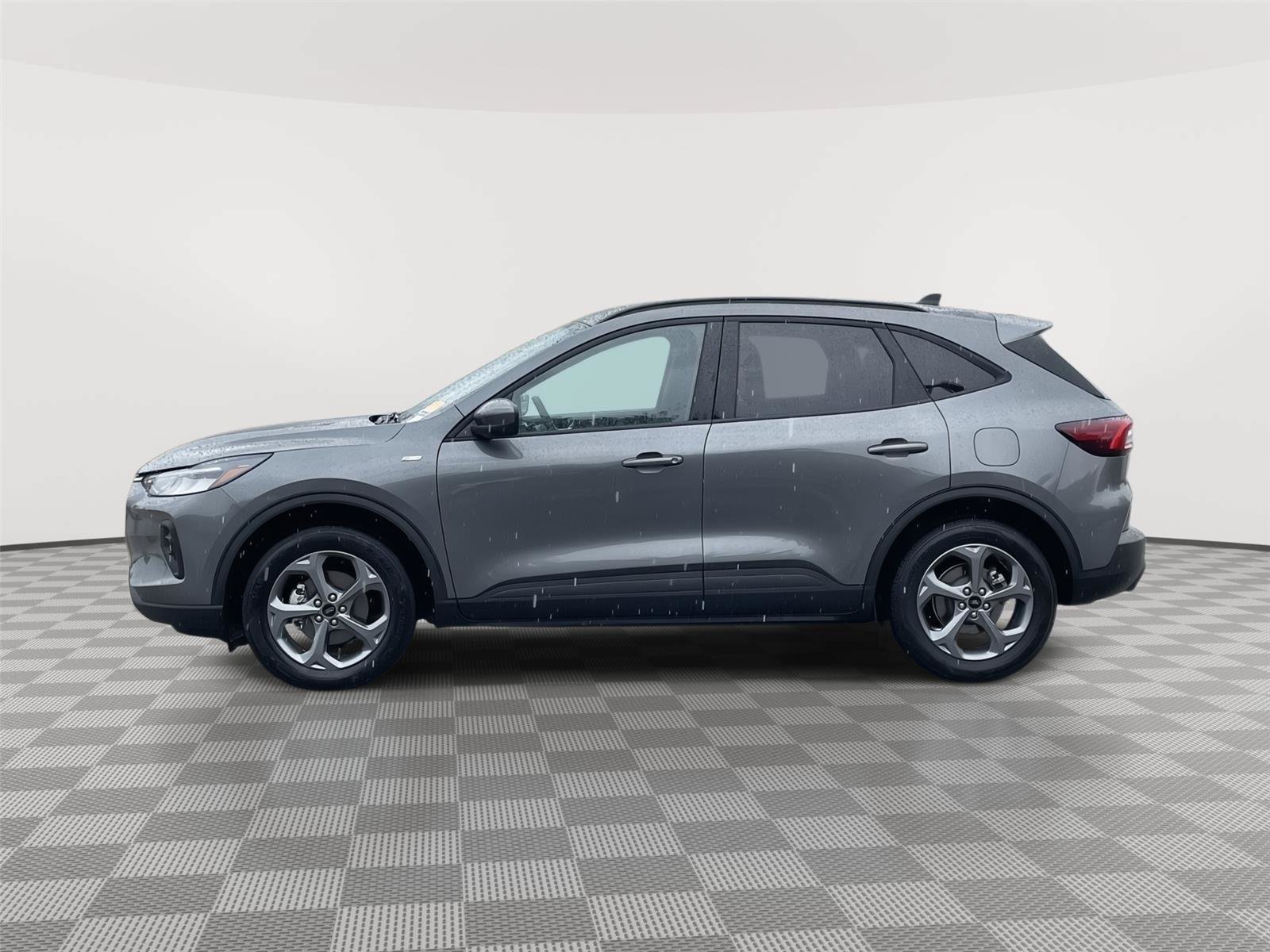 Certified 2025 Ford Escape ST-Line Select AWD/4WD image 2