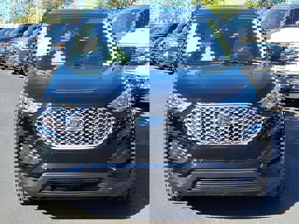 Certified 2024 Ford Edge SE image 2