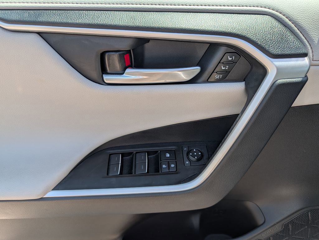 Used 2023 Toyota RAV4 Limited AWD/4WD image 21