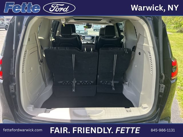 Used 2023 Chrysler Pacifica Limited FWD image 23