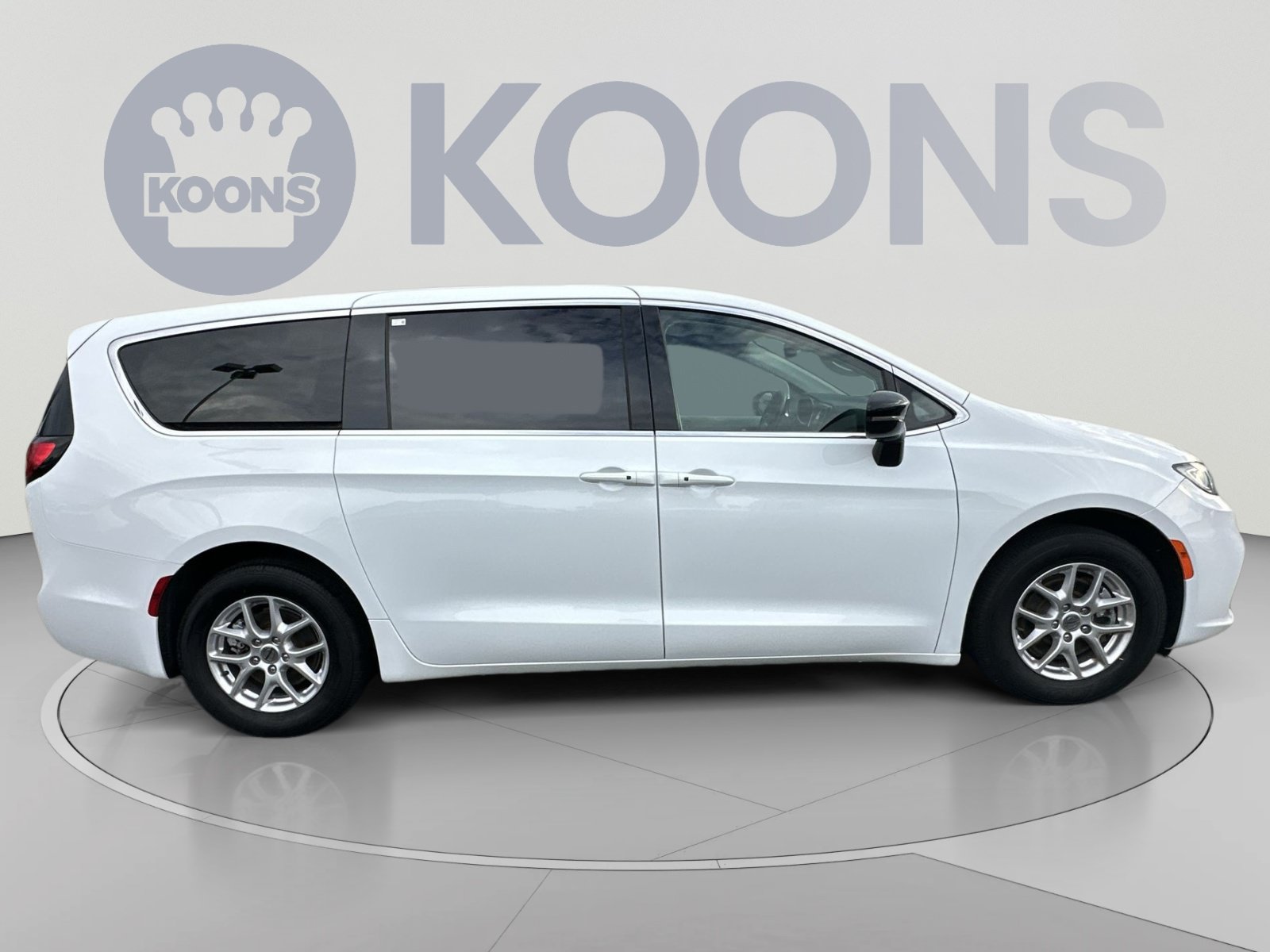 Used 2024 Chrysler Pacifica Touring-L FWD image 12