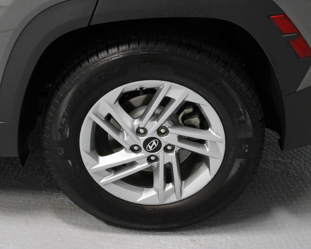 Used 2025 Hyundai Tucson SE FWD image 18