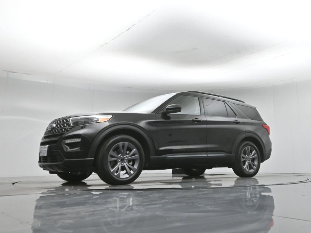 Certified 2022 Ford Explorer XLT w/ Equipment Group 202A RWD image 49