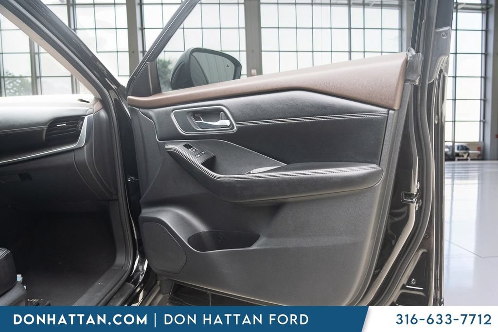 Used 2023 Nissan Rogue Platinum w/ Platinum Premium Package AWD/4WD image 24