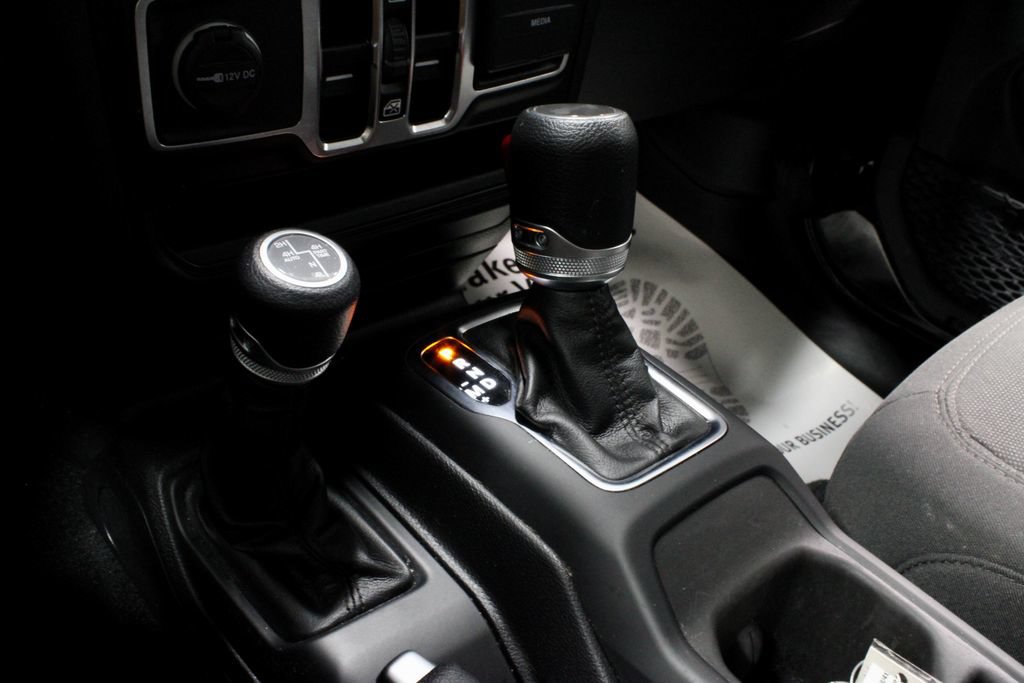 Used 2023 Jeep Wrangler Unlimited w/ Cold Weather Group AWD/4WD image 29