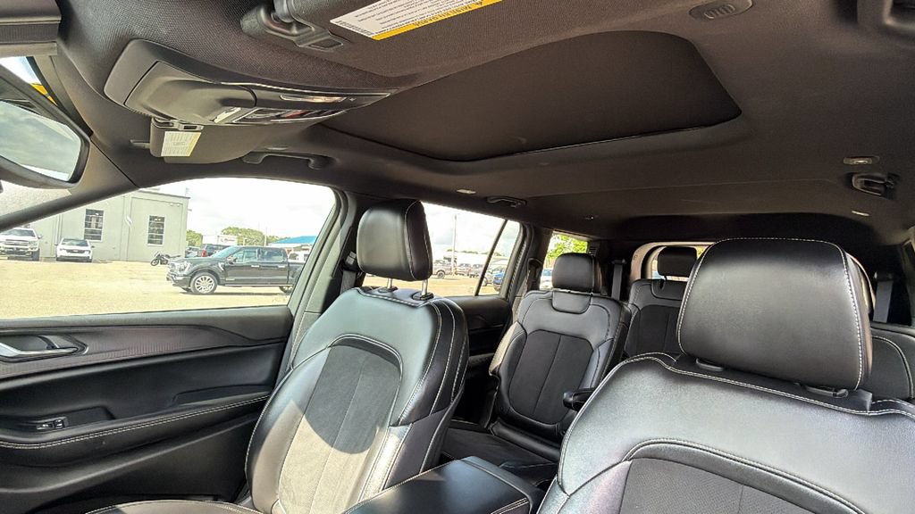 Used 2024 Jeep Grand Cherokee L Altitude RWD image 21
