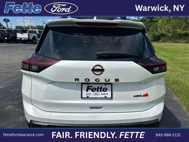 Used 2025 Nissan Rogue SV AWD/4WD image 10
