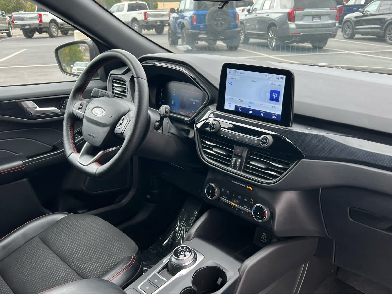 Certified 2025 Ford Escape ST-Line Select AWD/4WD image 20