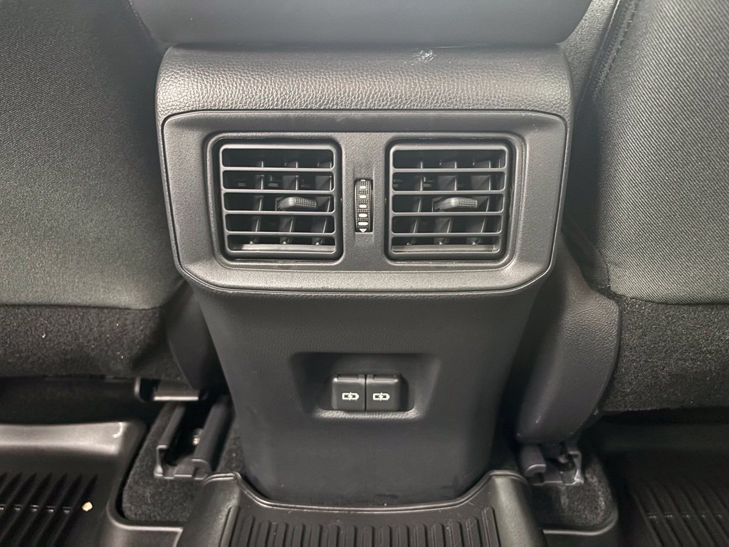 Used 2025 Toyota RAV4 XLE AWD/4WD image 37