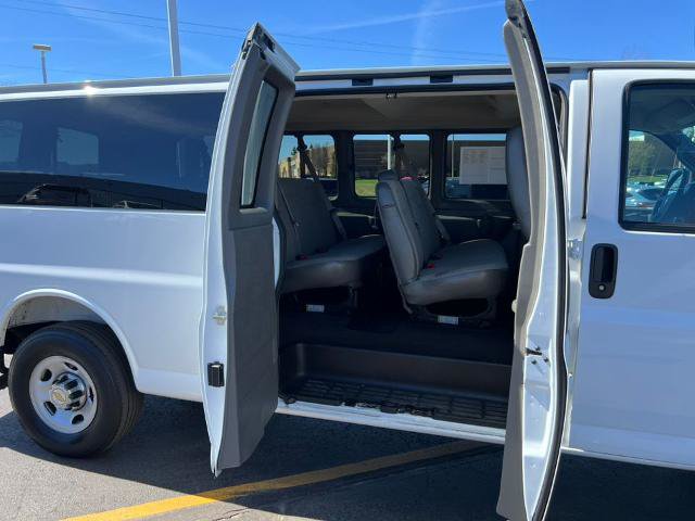 Used 2025 Chevrolet Express 3500 LT w/ LT Preferred Equipment Group RWD image 6