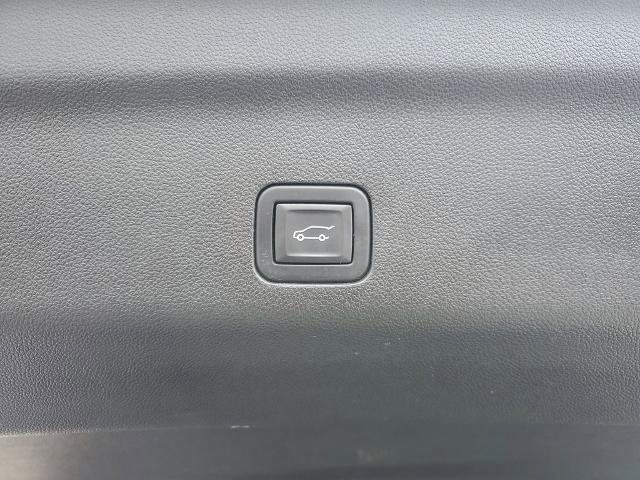 Used 2024 Chevrolet Tahoe Z71 w/ Luxury Package image 32