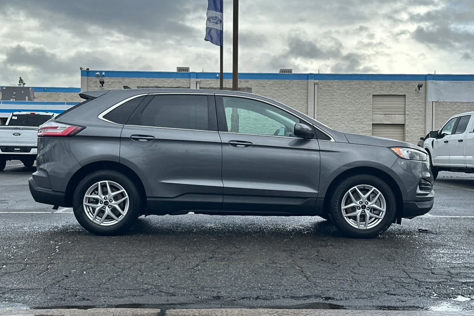 Certified 2024 Ford Edge SEL image 6