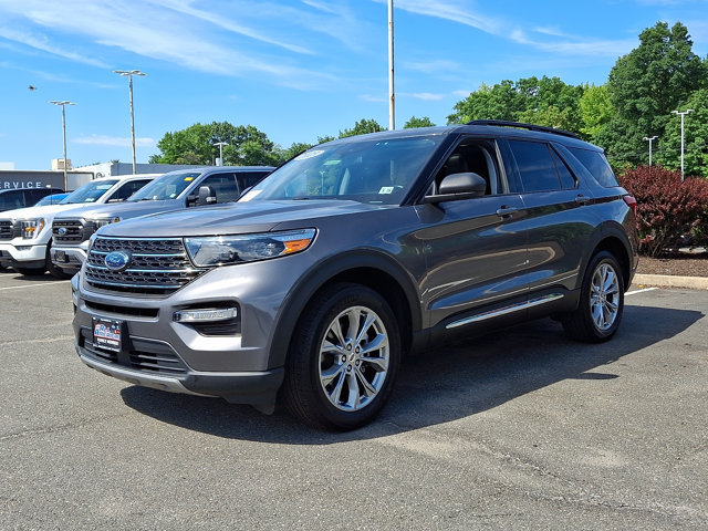 Certified 2023 Ford Explorer XLT w/ Equipment Group 202A AWD/4WD image 5