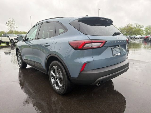 Certified 2025 Ford Escape ST-Line Select image 3